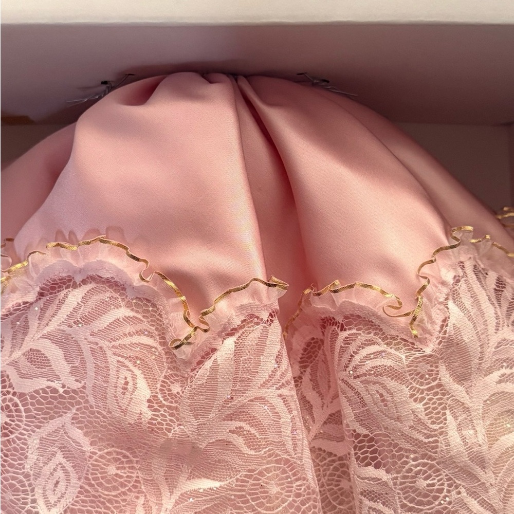 Barbie Pink Splendor in Luxurious Gown - Picture 4 of 8